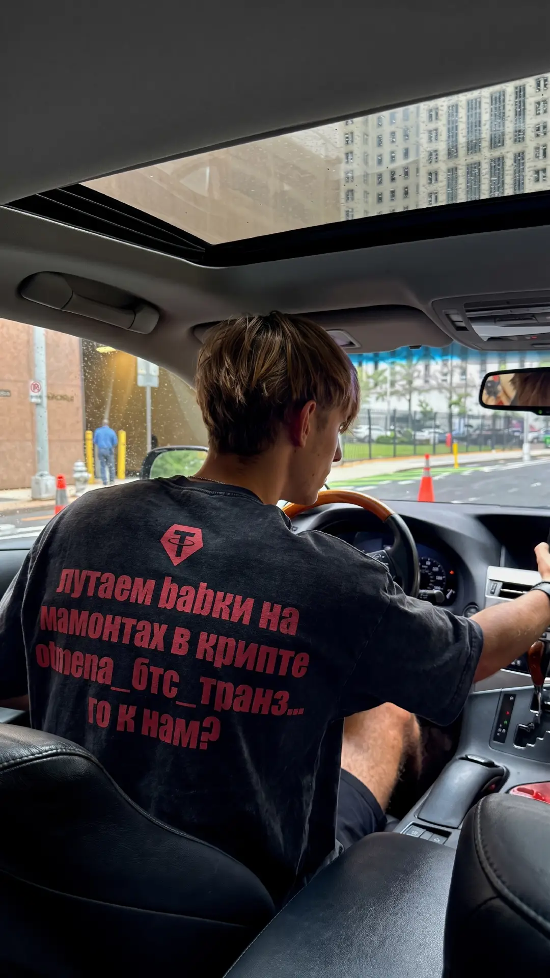 Футболка с авторским принтом